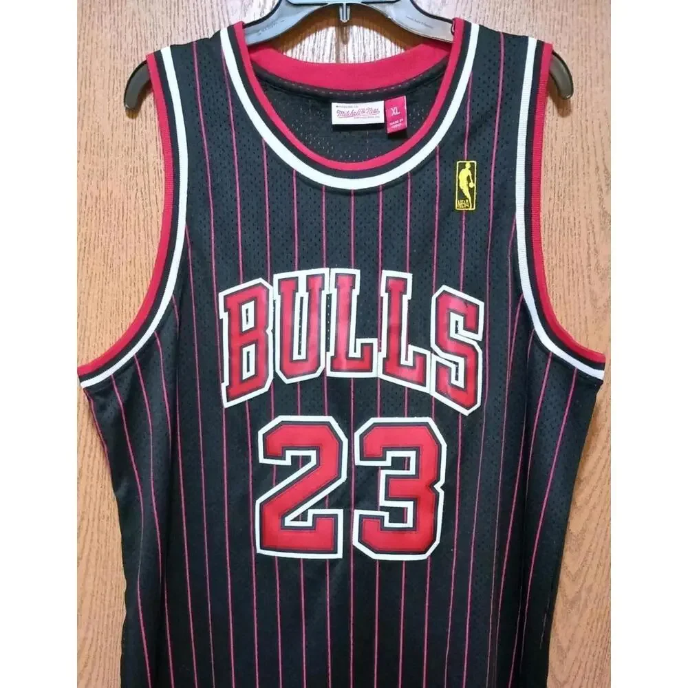 *Michael Jordan (Mitchell & Ness)-(Bulls)-(XL)-$90.00 - Picture 1 of 9